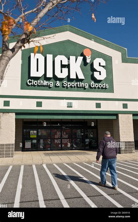 dick's clothing & sporting goods